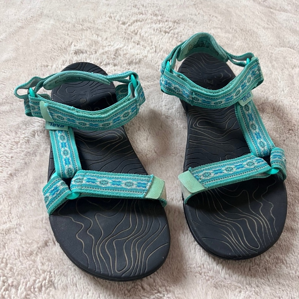 Teva Sandals in Blue Design - Men’s 6 / Women’s 7.5